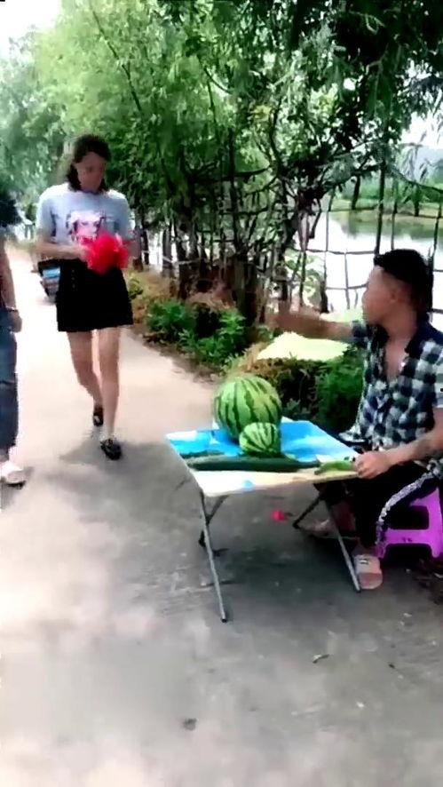 容东公园吃瓜事件视频,一场引发热议的街头冲突瞬间