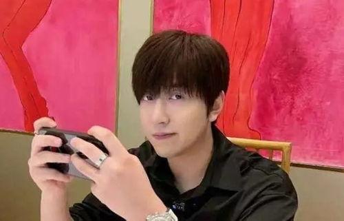 吃瓜博主两个男的视频在线观看,两位男主角的激情视频幕后故事