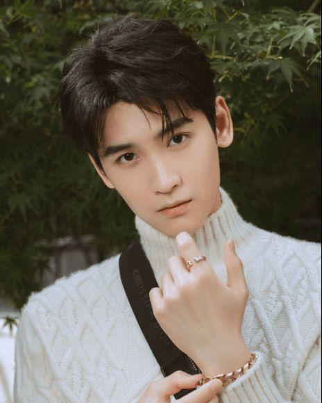 黄俊捷吃瓜视频,揭秘娱乐圈幕后故事