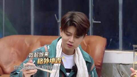 任嘉伦搞笑视频吃瓜是真的吗,真相揭秘，是真是假？