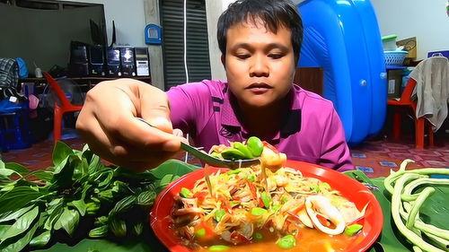 泰国人吃生瓜视频,揭秘当地人品尝生瓜的独特风味