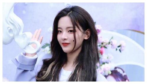 网红女孩拍照吃瓜视频,揭秘美食与娱乐的跨界融合