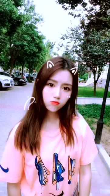 网红女孩拍照吃瓜视频,揭秘美食与娱乐的跨界融合