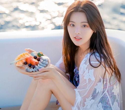 杨超越戚薇吃瓜视频,娱乐圈幕后故事大揭秘