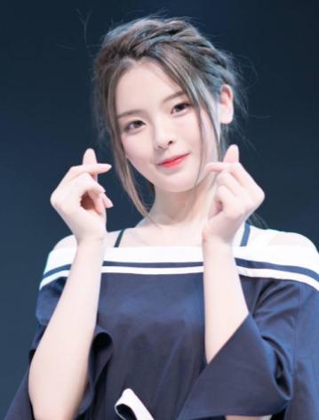 杨超越戚薇吃瓜视频,娱乐圈幕后故事大揭秘