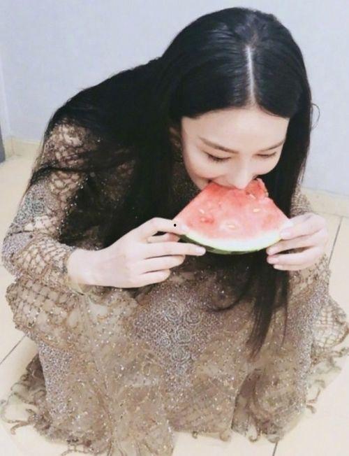 张馨予大号在线吃瓜视频,揭秘娱乐圈幕后故事