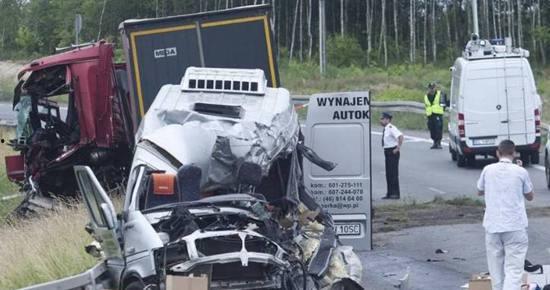 开车吃瓜事故视频大全播放,惊险瞬间！开车吃瓜事故视频大盘点